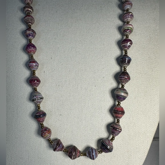 Long gorgeous pink tone paper bead necklace - Picture 3 of 7